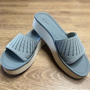 OluKai Halu'a Poi Grey Platform Sandals